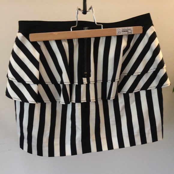3/$20 Mini skirt Beetlejuice style - Picture 2 of 4